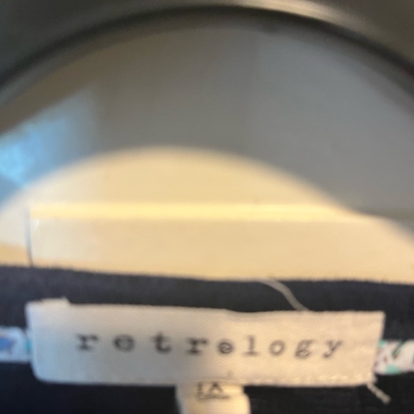 Comfortable and sexy blouse size 1 x…blue and great shape worn once!! - Picture 3 of 3